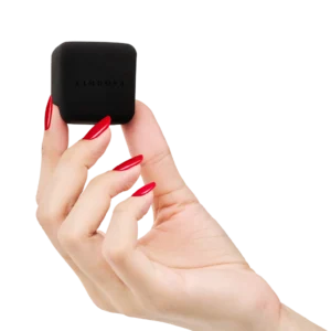 LIMBOSS-BEAUTY-The-Cube-Beauty-Sponge-Hand