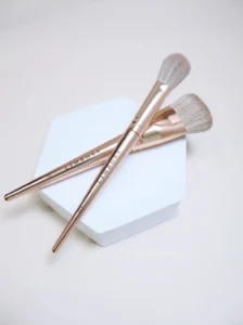 Magazine-LIMBOSS-BEAUTY-Brush-104-and-Brush-112