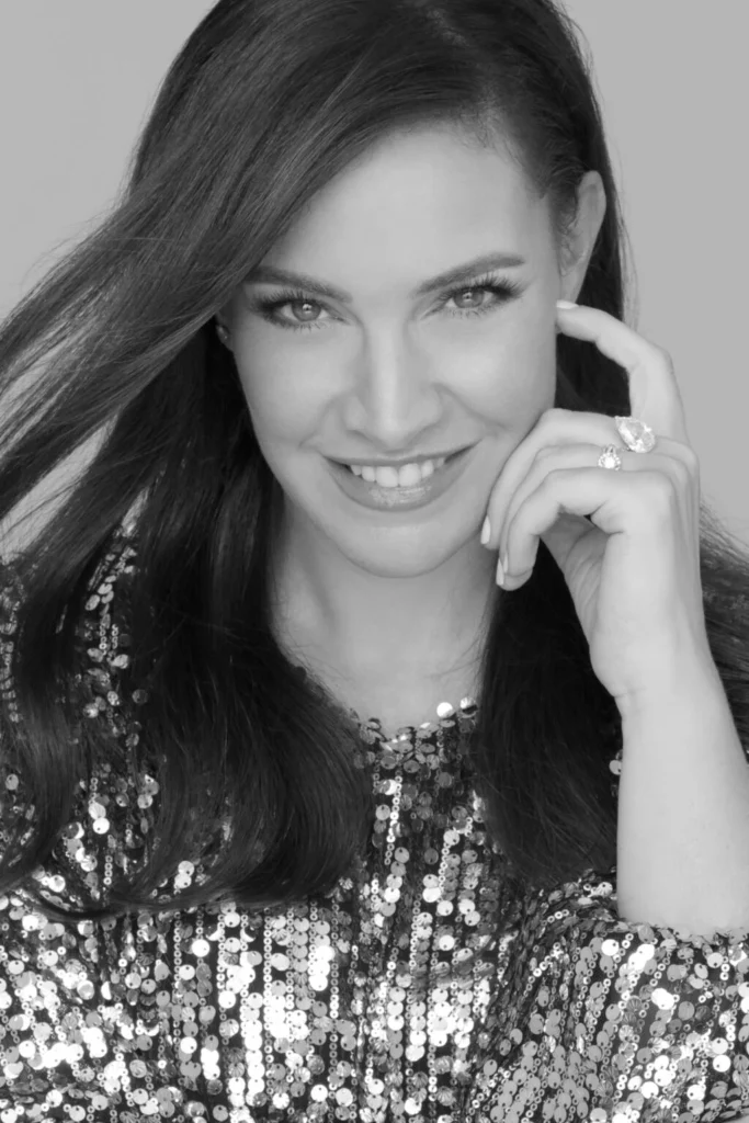 Magazine-Limor-Aloni-Segal-Limbo-Founder-CEO-of-LIMBOSS-BEAUTY-Gray-Scale-Portrait